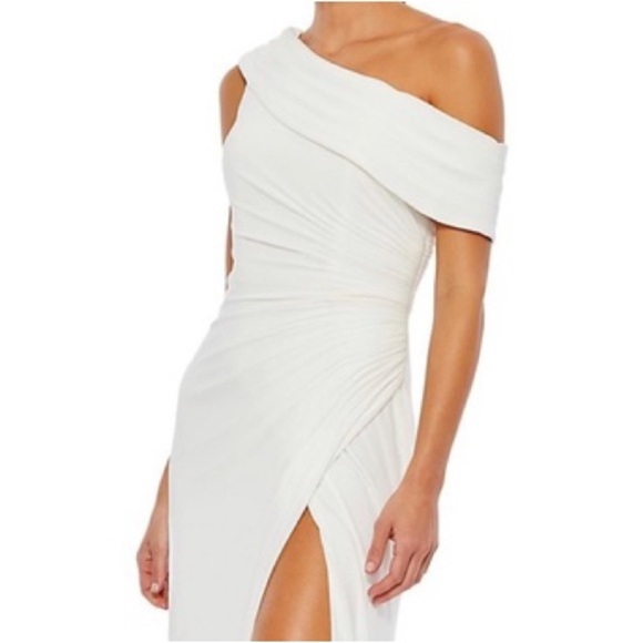 NWT gorgeous and very flattering Mac Duggal dress - Ieena model - Picture 3 of 4